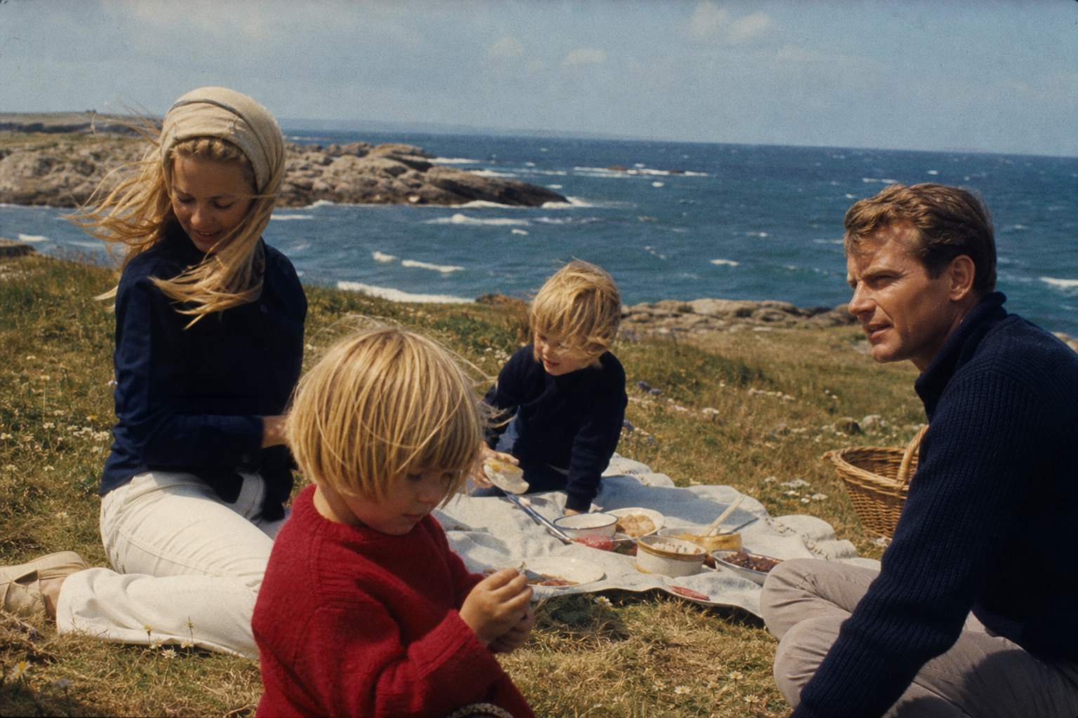 Film familial ancien restauré sur la côte bretonne